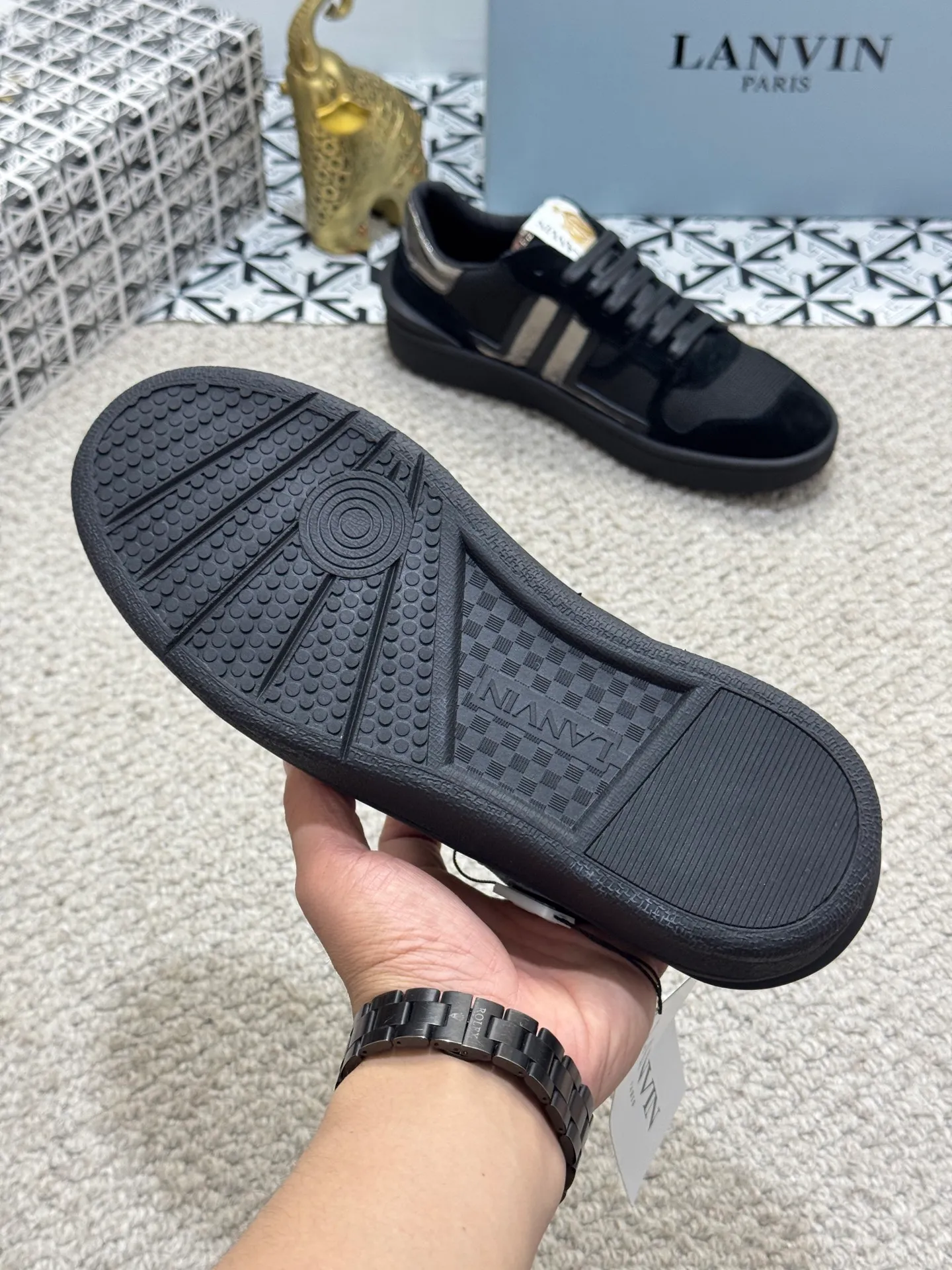 Men's men's shoes 💰520 [New style] 🦈🦈lanvin #LANVIN spring and summer series new colors ❤️‍🔥The latest lace-up fashionable casual Forrest Gump running shoes~bumpr high-quality couple 👫 series!! The latest trendy products of the season. Many bloggers have planted grass and purchased the original molds for customization. The uppers are nubuck leather. They are very versatile, fashionable and casual, and are comfortable to wear on the feet. Recommended! The original molds have clear logo rubber bottoms, which are non-slip and wear-resistant. Size: Female 36~40 Male 38-44 (45 customized